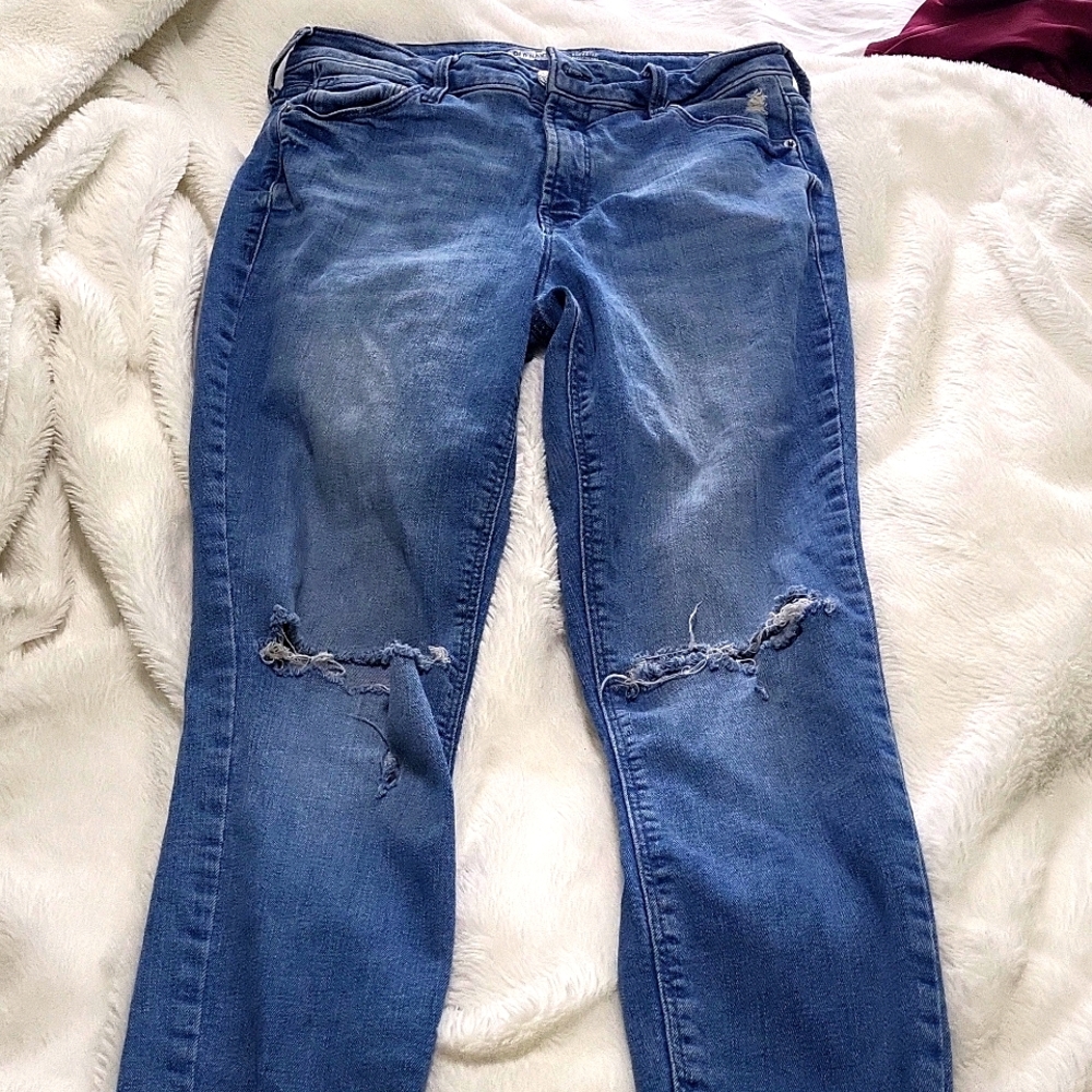 Size 6. Old Navy Jeans. Good Used condition. Medium Denim color. Holes in knees